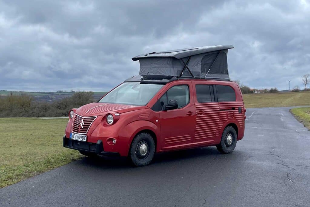 Unter der nostalgischen Hülle steckt moderne Technik: Citroen Berlingo im Stil der Kasten-Ente mit Vanderer-Ausbau.