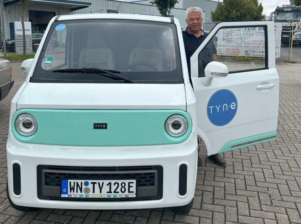 Tyn-e hat sein erstes Abo-Auto ausgeliefert.