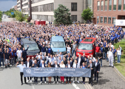 Tschüss Transporter: Nach knapp 70 Jahren verabschiedet sich der VW Transporter aus Hannover. Jetzt ist es das Werk von ID. Buzz und Multivan.