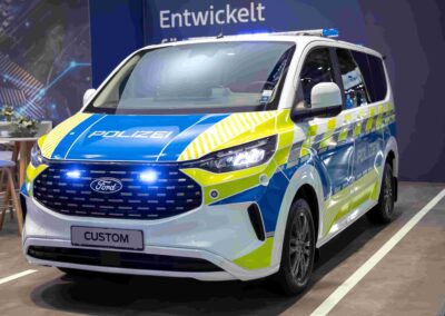 So ähnlich werden sie aussehen: 400 Tourneo Custom für die Polizei in NRW.