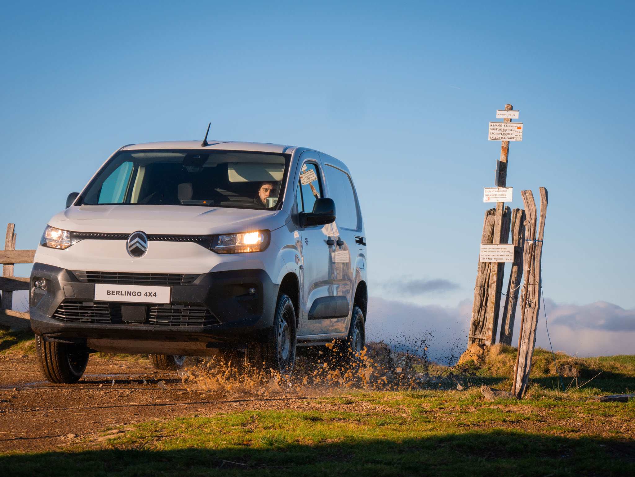 Wenn’s etwas mehr sein darf: Berlingo 4x4 in freier Wildbahn.