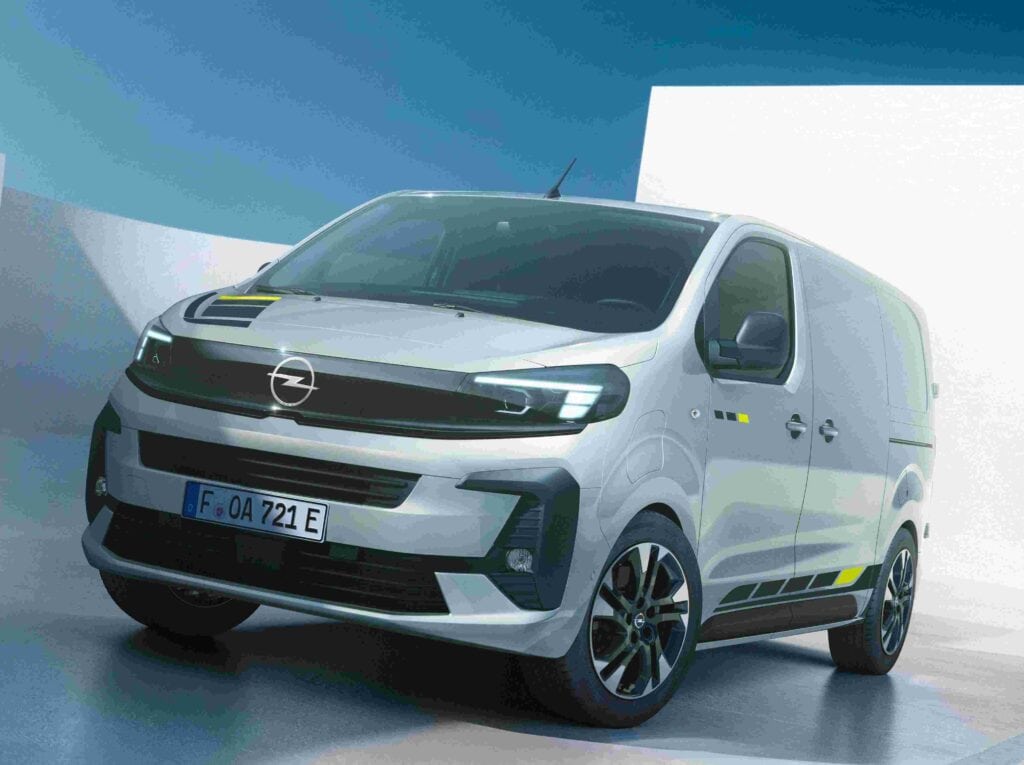 Transporter im Streifenlook: Opel Vivaro Electric Sportive.