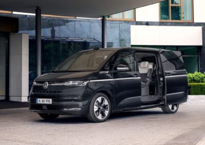 Großfamilie plus Besuch, Shuttle, Großraumtaxi: VW Multivan als Achtsitzer.