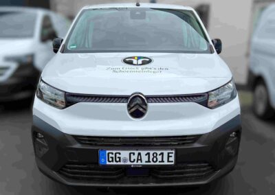 Glücksbringer auch für Citroen: Schornsteinfeger-Berlingo.