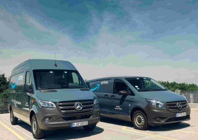 Zwei von 5000 E-Transportern für Amazon