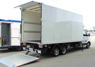 MAN TGE und BE-Combi: Riesen-Transporter, kleiner Führerschein Beeindruckend: riesige Fahrzeugkombi für Führerschein BE.