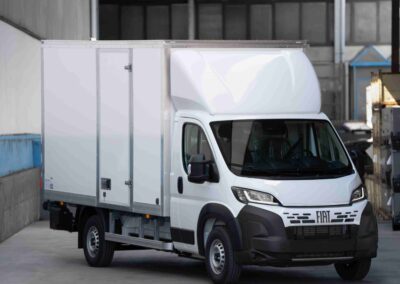 Neu: Kofferaufbauten ab Werk auf Stellantis-Transportern.