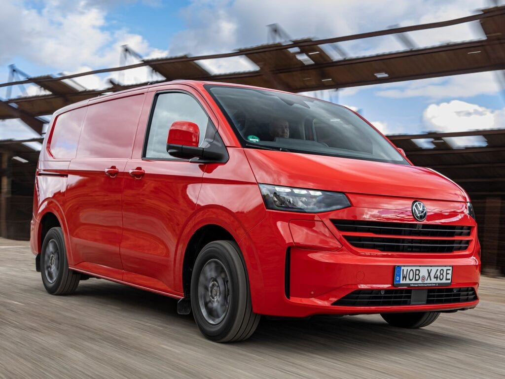 Auf dem Bild zischt der neue VW Transporter ab, doch die Zahlen sprechen eine andere Sprache.