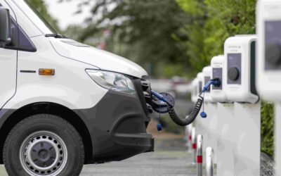 Geladen wird über Nacht an neuen Ladesäulen im Depot.