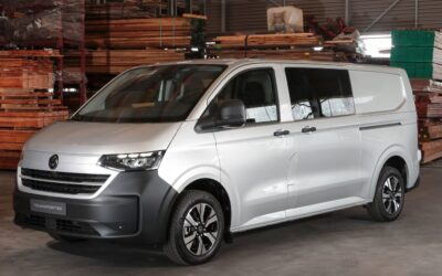 VW Transporter mit L-Trennwand: zwei Schiebetüren serienmäßig.