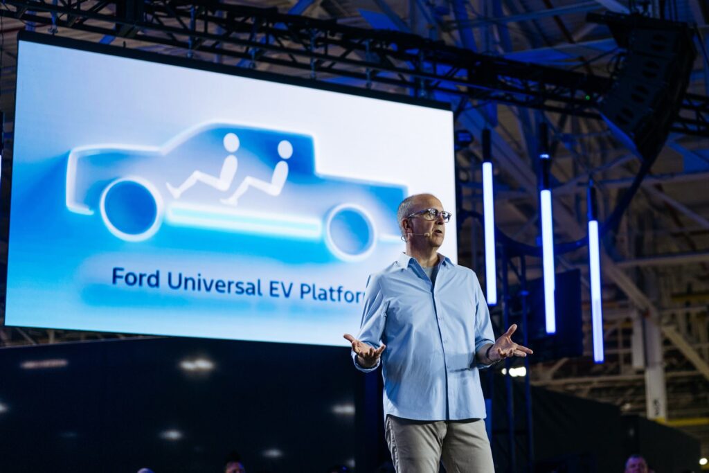 Ford-Manager Doug Fields präsentiert die Ford Universal EV Platform.