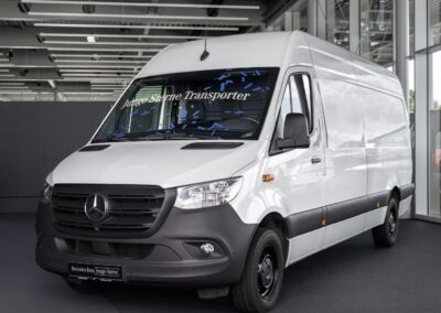 Junge Sterne: Jubiläum für gebrauchte Mercedes-Vans Zehn Jahre Junge Sterne Transporter: E-Garantie zum Geburtstag.
