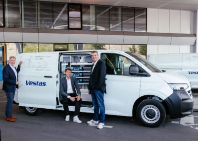 VW und Sortimo für Vestas: jetzt hat’s geklickt Drei Partner, ein Projekt: VW e-Transporter mit Sortimo One Click für Vestas.