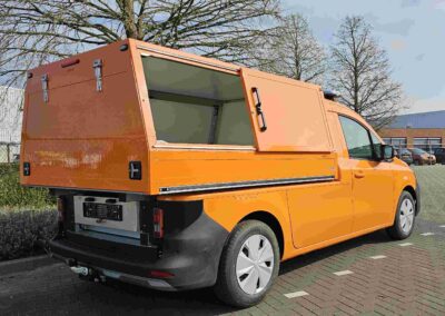 Aufschnitt von Veth: Kipper auf Basis Nissan Townstar.