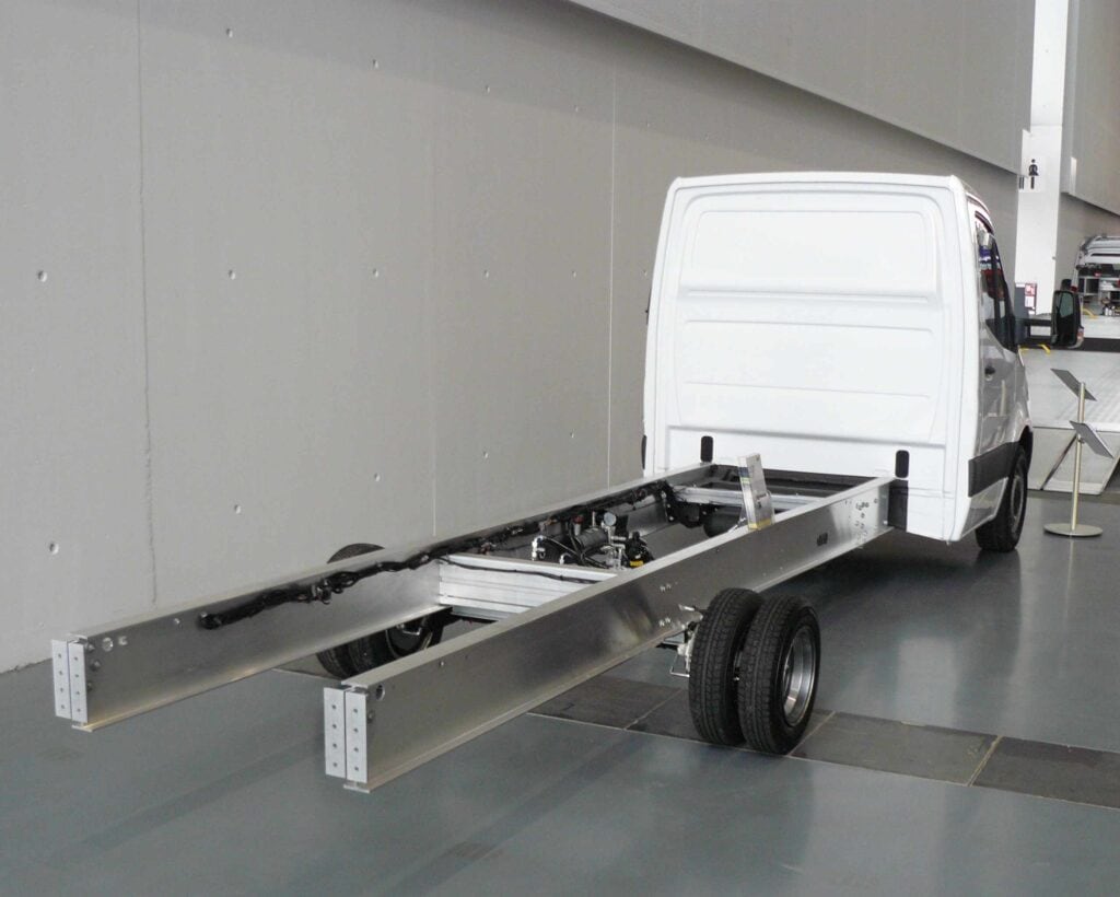 Transporter-Chassis von FGS: lang, leicht, flach.