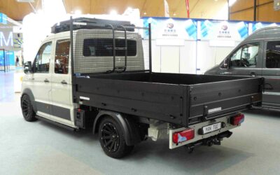 Schwarz lackierter Kipper-Aufbau von Schoon.