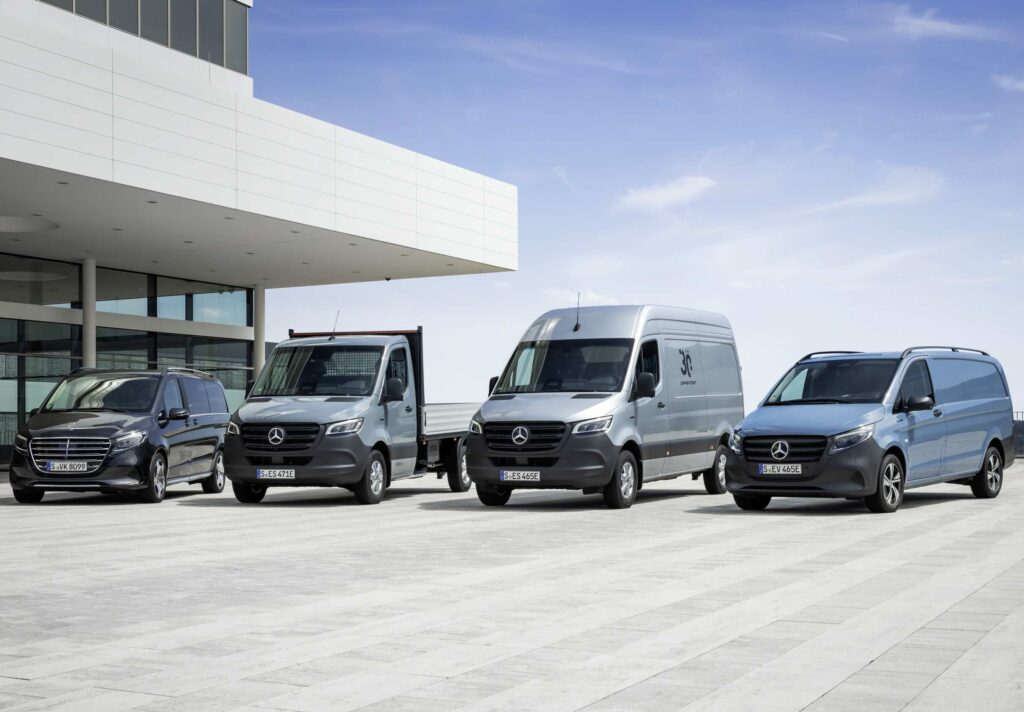 Mercedes-Benz Vans: Sprinter und Vito im Rückwärts-, E-Transporter im Vorwärtsgang.