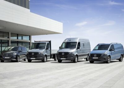 Mercedes-Benz Vans: Sprinter und Vito im Rückwärts-, E-Transporter im Vorwärtsgang.