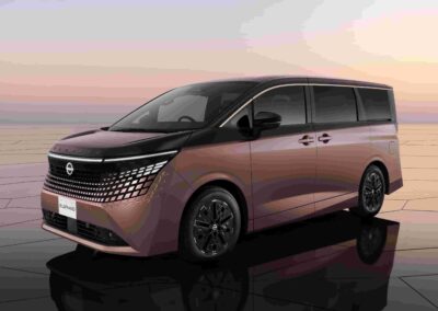 Neuer Minivan: Nissan Elgrand.