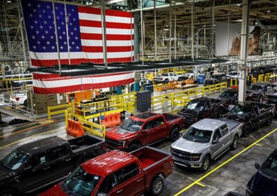 Flagge zeigen: mehr F-150 mit Benzin- und Hybridantrieb.