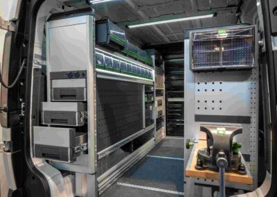 Bott: üppige Auszüge auf der linken Fahrzeugseite.