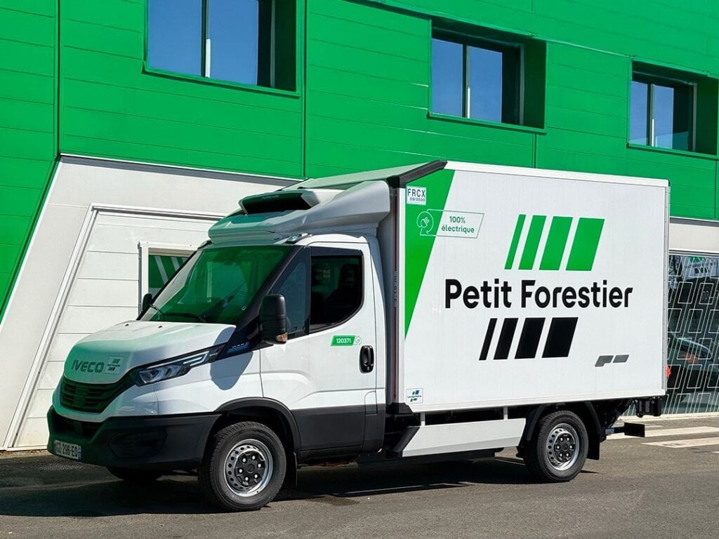 Einer von knapp 300: Kühlkoffer auf Nasis eDaily mit Aufbau von Lecapitaine für Petit Forestier.