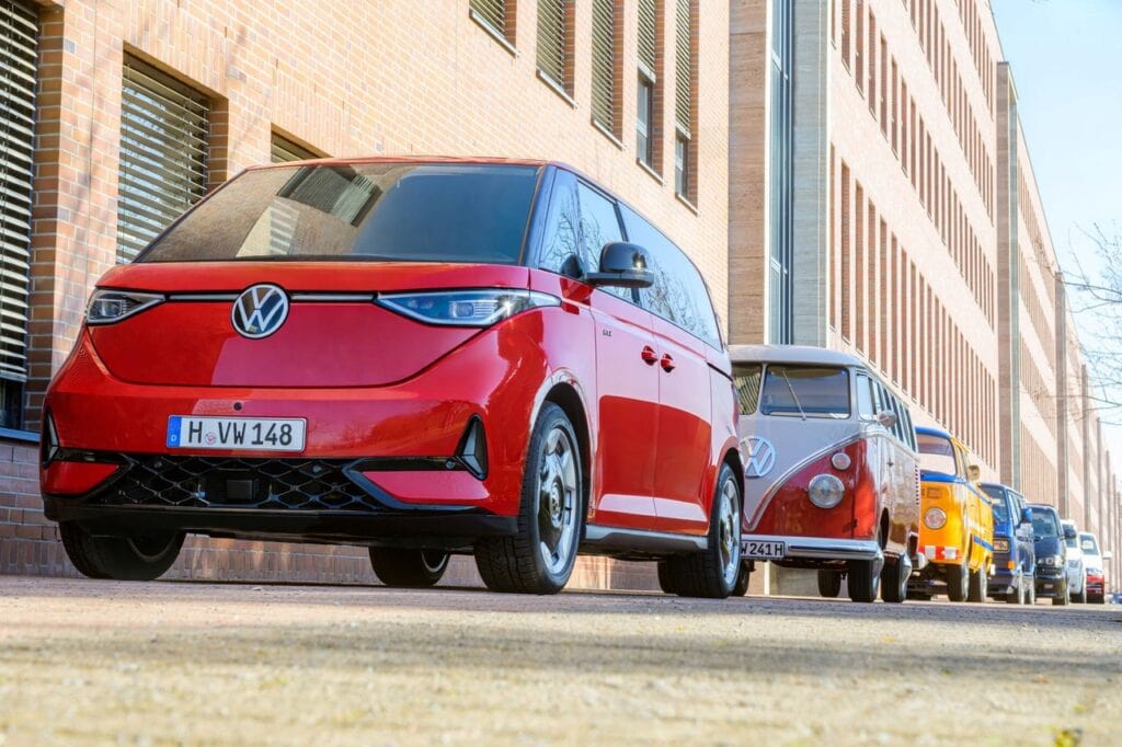 VW Transporter aus Hannover in bunter Reihenfolge