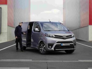 Beispiel Transporter Proace: Toyota bündelt Flottenvertrieb und Finanzierung.