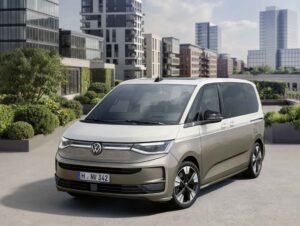 Der VW Multivan startet umfangreich überarbeitet ins kommende Modelljahr.