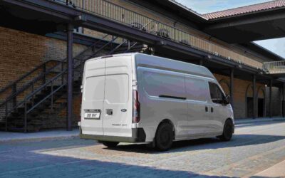 Transit City mit langem Radstand und Hochdach.