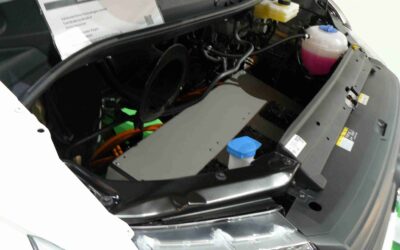 Tief duckt sich der E-Antrieb im Motorraum des Crafter