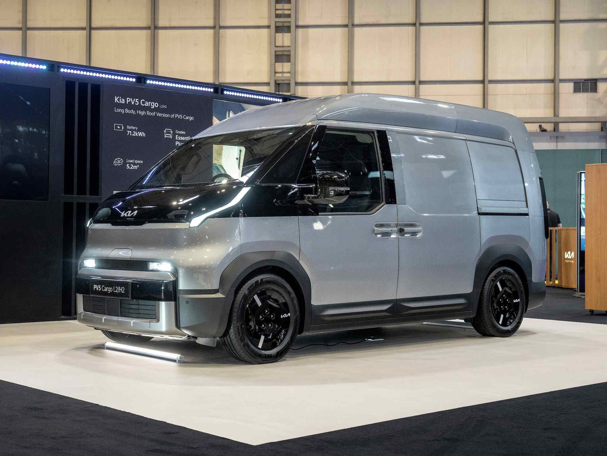 Kia PV5 Cargo mit Hochdach.