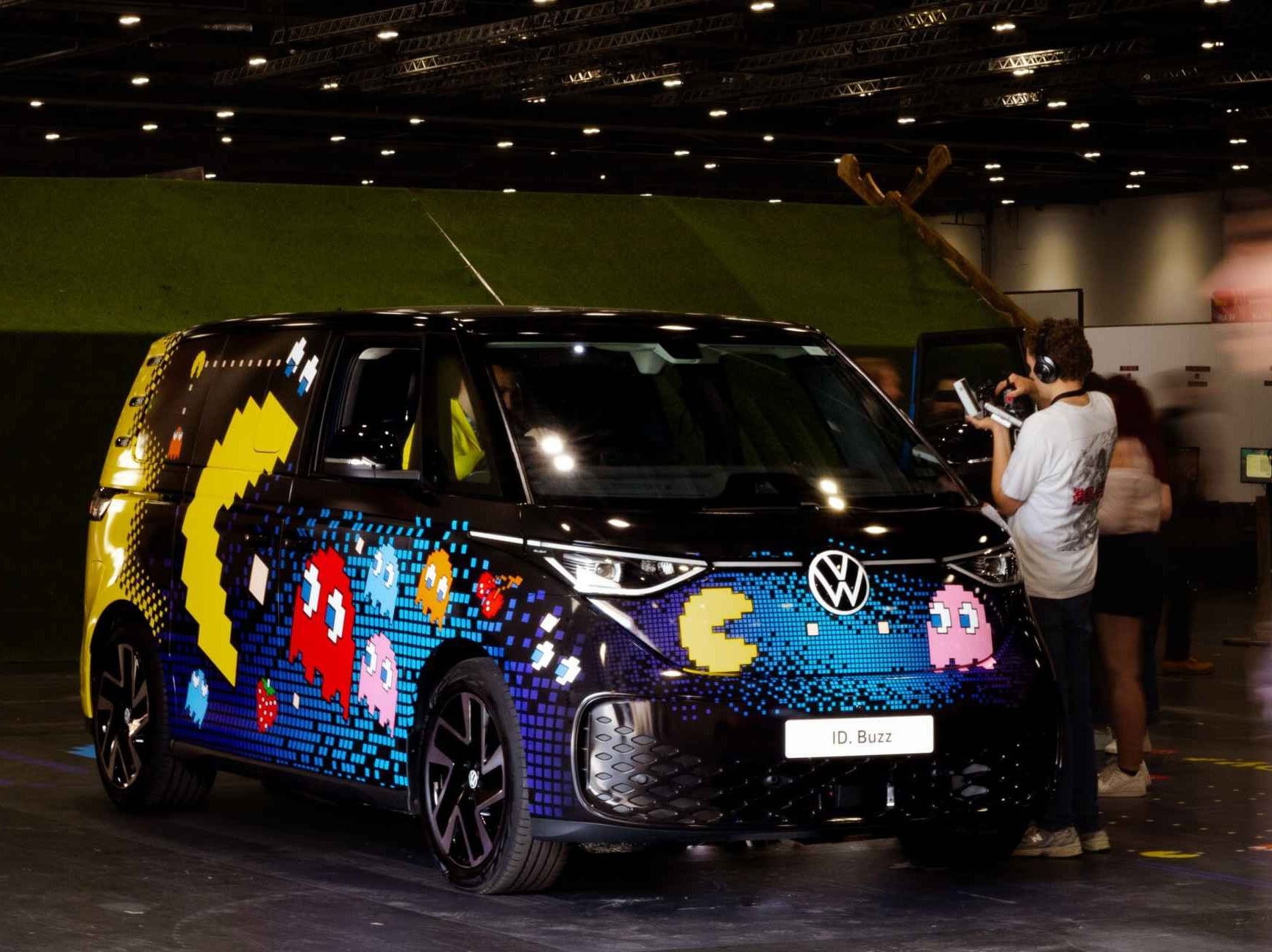 VW ID. Buzz in Pac-Man-Optik.