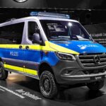 Polizei-Sprinter mit Drohnen-Arbeitsplatz.