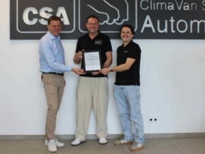 Erste Urkunde Übergeben: CSA ist zertifizierter Toyota-Partner.