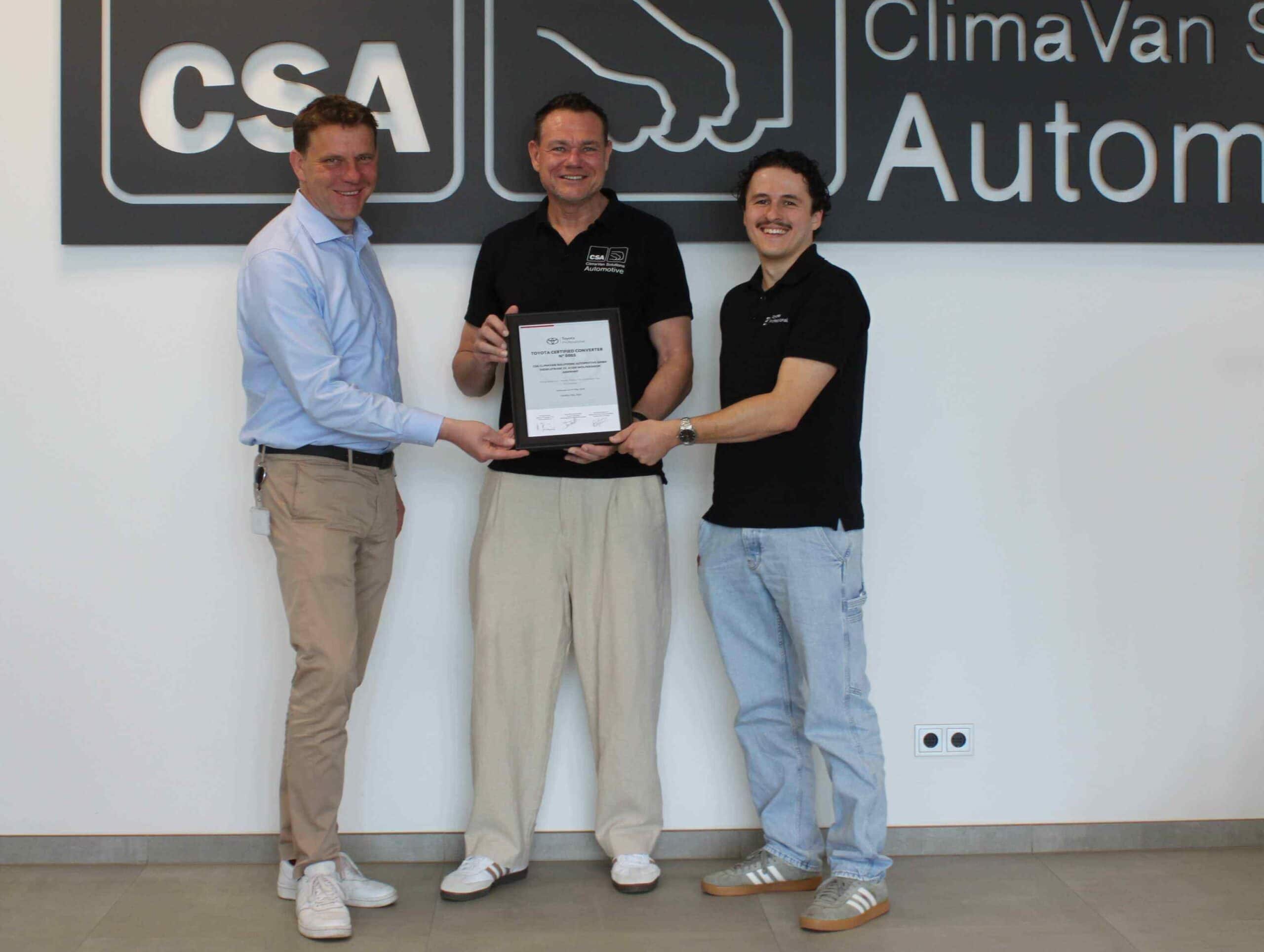 Erste Urkunde Übergeben: CSA ist zertifizierter Toyota-Partner.