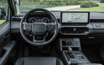 Neu gestaltetes Interieur mit besserer Materialqualität und Digitalanzeigen.