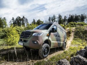 Mercedes Sprinter 4x4 im Gelände.