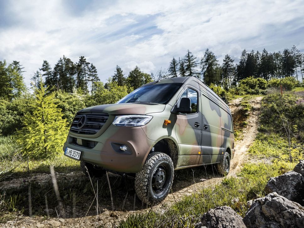 Mercedes Sprinter 4x4 im Gelände.