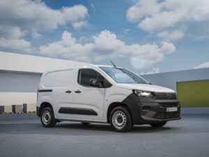 Beispiel Opel Combo Start: einheitliches Gesicht, nur Markenzeichen individuell.
