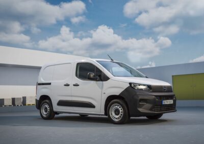 Beispiel Opel Combo Start: einheitliches Gesicht, nur Markenzeichen individuell.