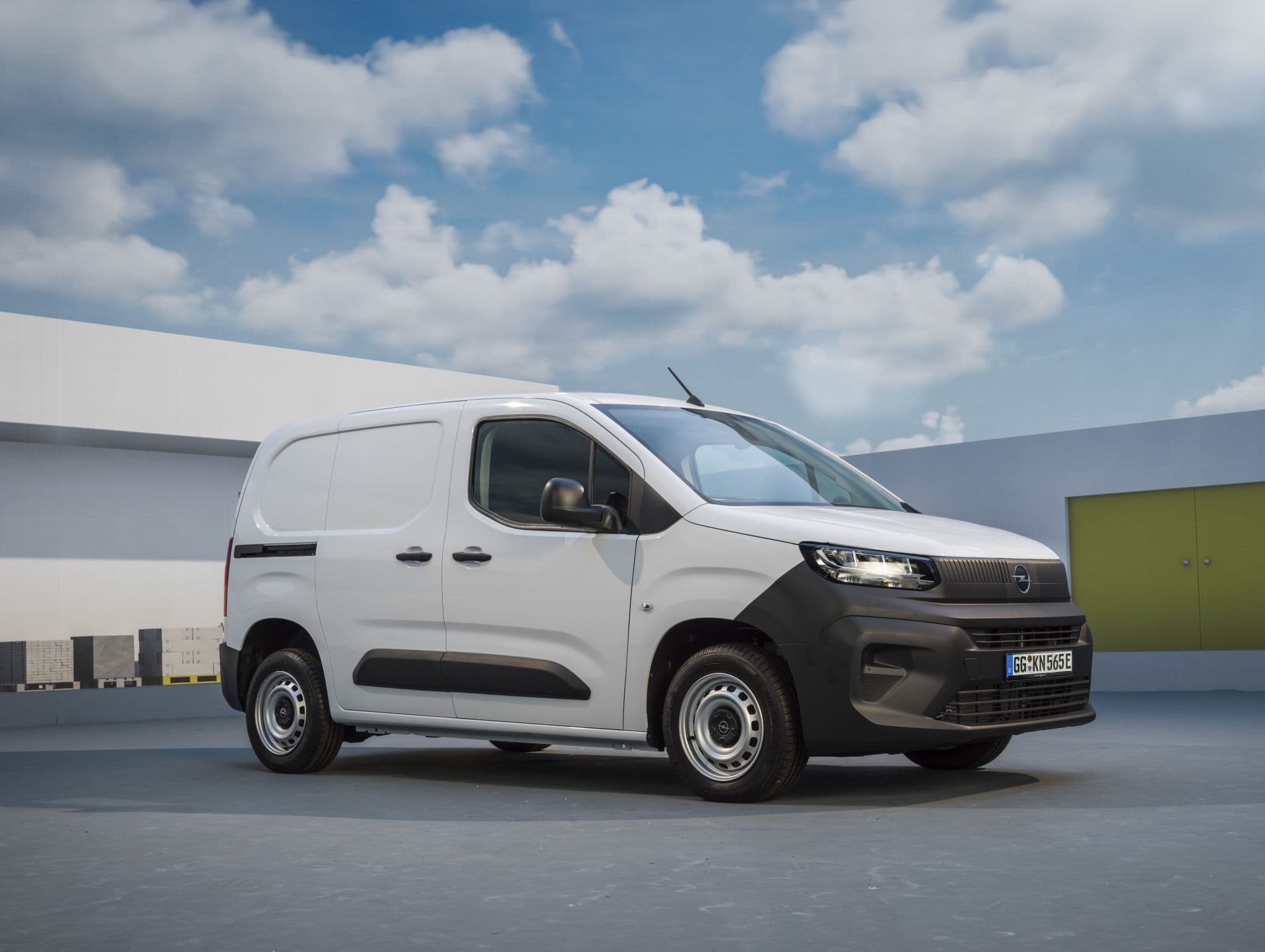 Beispiel Opel Combo Start: einheitliches Gesicht, nur Markenzeichen individuell.