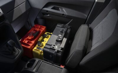 Flexiseat: Sitzfläche auf der Beifahrerseite hochklappen und einladen.