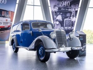 Erstes kompaktes Serienmodell mit Stern der Nachkriegszeit: Mercedes 170 V als Lieferwagen, hier von 1952.