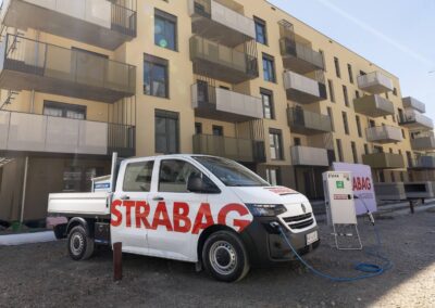VW e-Transporter: elektrische Doka 4x4 für die Baustelle Einsatz auf der Baustelle: VW e-Transporter als Doppelkabine mit Allradantrieb 4Motion.