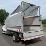 Nissan Interstar mit Dreiseitenkipper für die Grünpflege.