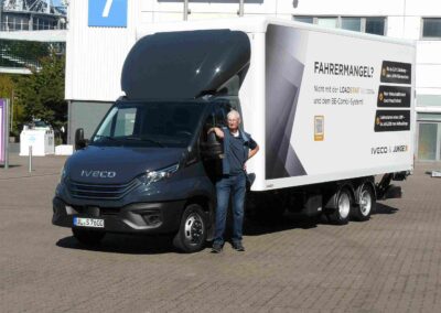Iveco Daily, BE-Combi und Junge-Koffer: erster Kurz-Fahrbericht Ein Riesending: Iveco Daily plus BE-Combi und Junge-Koffer.
