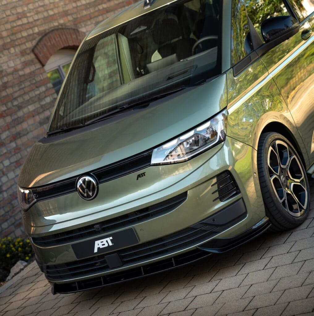 Dezent verfeinert: VW Multivan mit Abt-Aerokit.