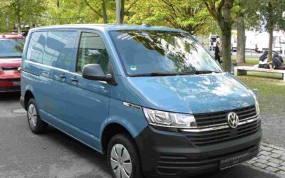 VW T6.1 am Straßenrand: auf dem Weg zum Klassiker.