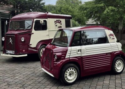 Mikro-Van im klassischen Ornat: Citroen Ami mit Caselani-Outfit.